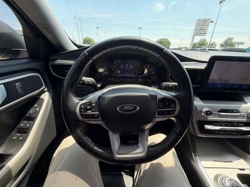 Used 2022 Ford Explorer XLT w/ Equipment Group 202A AWD/4WD image 17