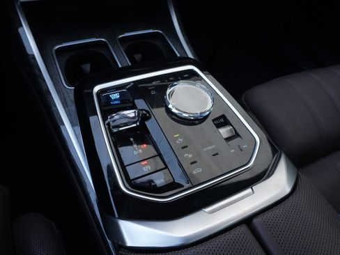 Used 2023 BMW i7 xDrive60 AWD/4WD image 28