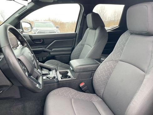 Used 2025 Toyota Tacoma SR5 AWD/4WD image 11