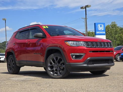 Used 2021 Jeep Compass Latitude AWD/4WD image 2