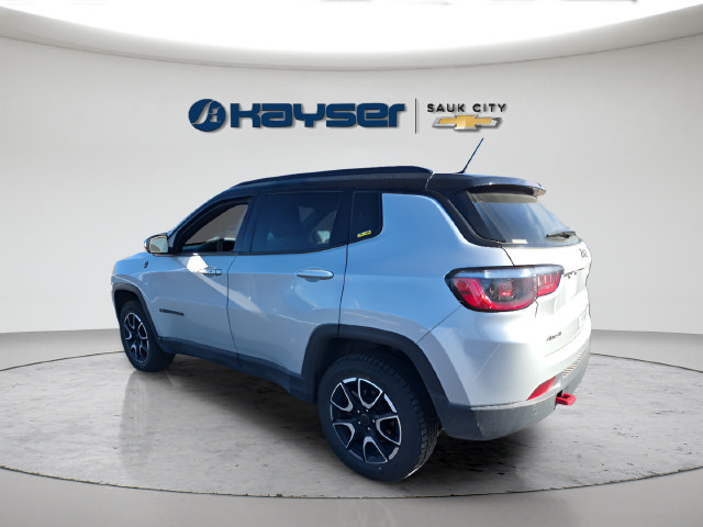 Used 2025 Jeep Compass Trailhawk AWD/4WD image 6