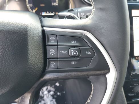 Used 2023 Jeep Grand Cherokee L Limited image 16