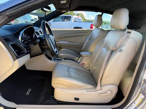 Used 2013 Chrysler 200 Limited FWD image 9