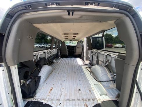 Used 2016 Chevrolet Express 3500 LS RWD image 12