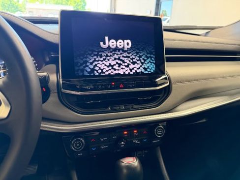 Used 2025 Jeep Compass Limited AWD/4WD image 15