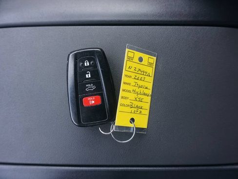 Used 2023 Toyota Highlander XSE AWD/4WD image 32