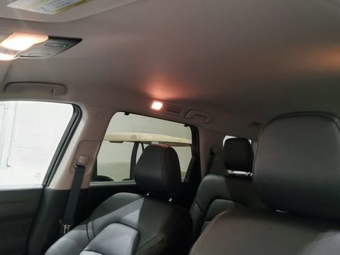 Used 2025 Nissan Pathfinder SL AWD/4WD image 33