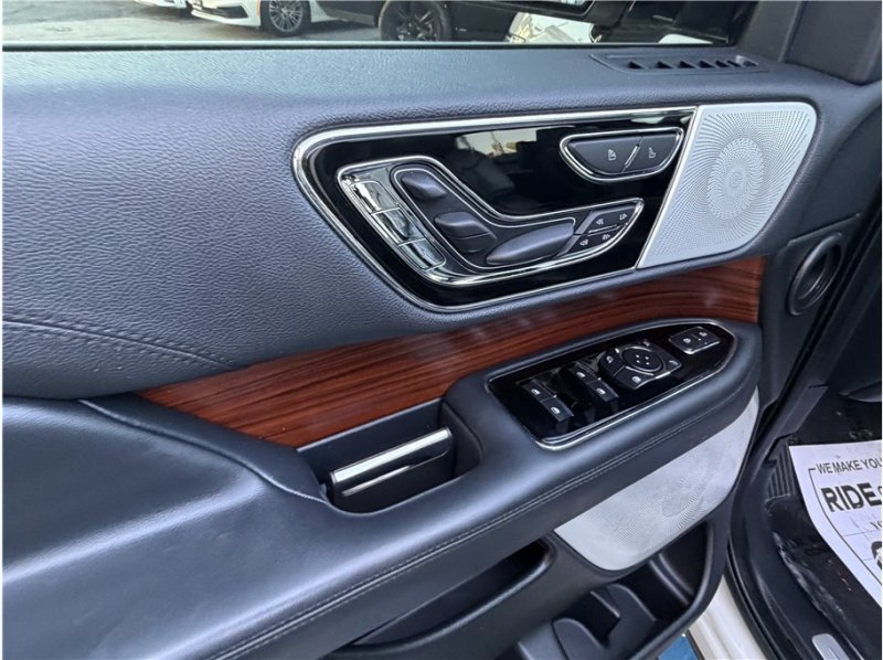 Used 2022 Lincoln Navigator L Reserve AWD/4WD image 17