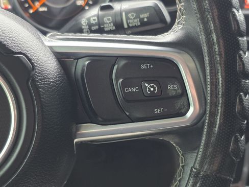 Used 2018 Jeep Wrangler Unlimited Sahara w/ Dual Top Group AWD/4WD image 11
