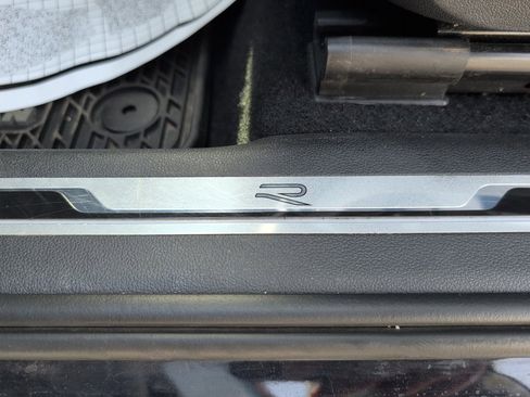 Used 2022 Volkswagen Tiguan SE R-Line image 31