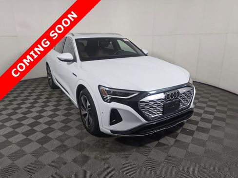 Used 2024 Audi Q8 e-tron Premium Plus w/ Premium Plus Package image 3