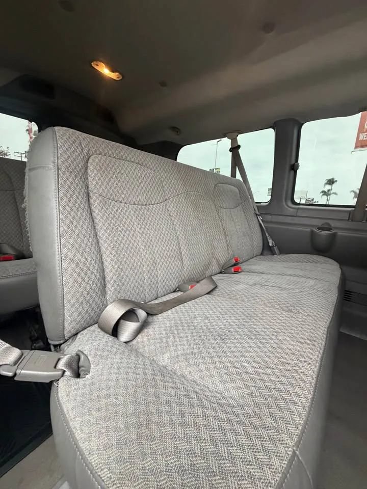 Used 2006 Chevrolet Express 2500 Passenger w/ Power and Light Package RWD image 13