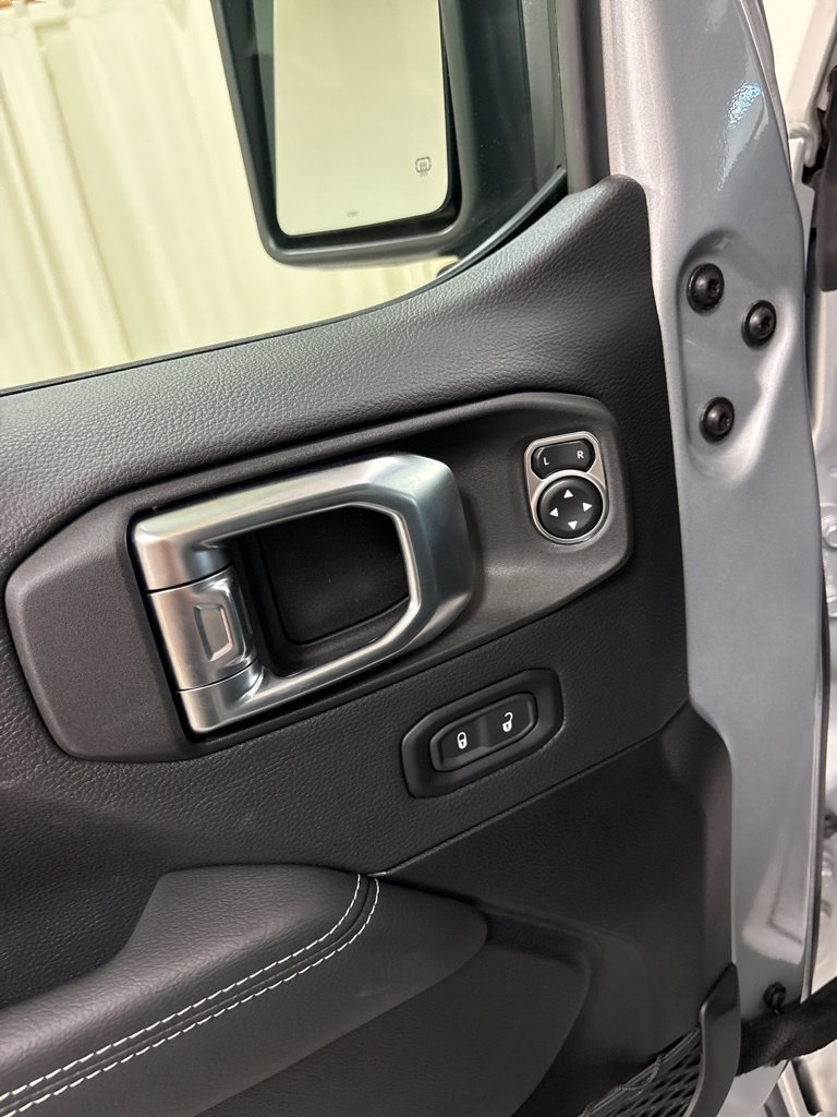 Used 2023 Jeep Wrangler Unlimited Sahara w/ Cold Weather Group AWD/4WD image 20