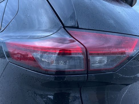 Used 2025 Nissan Rogue SV image 7