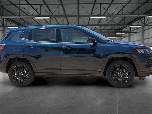New 2026 Jeep Compass Latitude AWD/4WD image 5