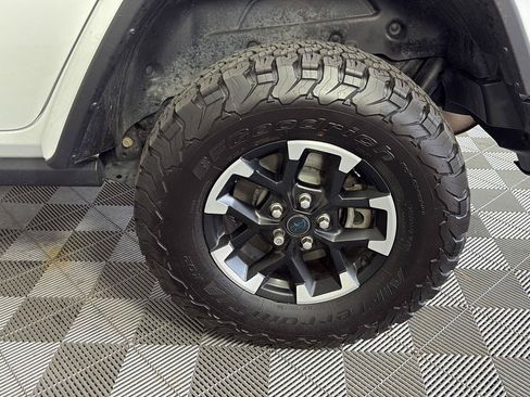 Used 2025 Jeep Wrangler Unlimited Rubicon 4xe AWD/4WD image 17