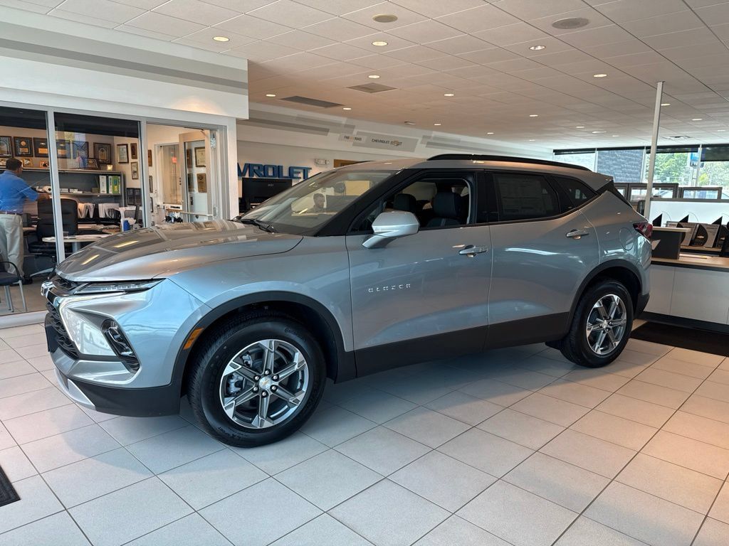 New 2025 Chevrolet Blazer LT w/ Convenience Package AWD/4WD image 7