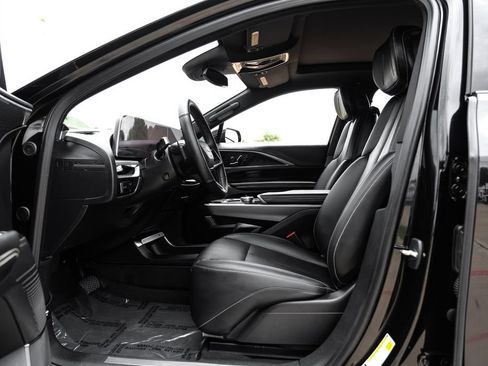 Used 2024 Cadillac Lyriq Luxury RWD image 3