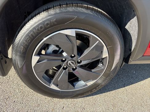 New 2026 Nissan Rogue SV w/ Cold Weather Package AWD/4WD image 9