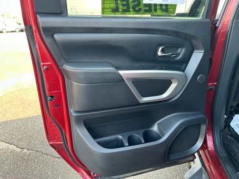 Used 2016 Nissan Titan PRO-4X w/ Pro-4x Convenience Package image 14