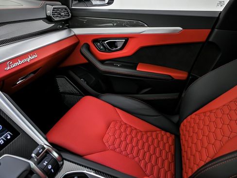 Used 2021 Lamborghini Urus AWD/4WD image 41