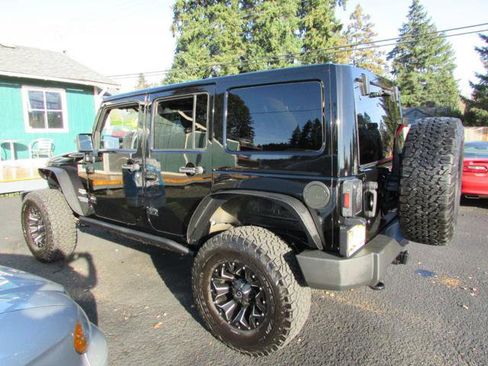 Used 2012 Jeep Wrangler Unlimited Sahara image 6