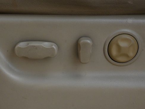 Used 2011 Cadillac Escalade Luxury image 15