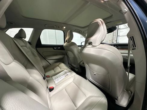 Used 2021 Volvo XC60 T6 Momentum AWD/4WD image 15