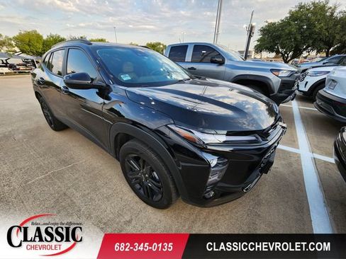 Used 2024 Chevrolet Trax ACTIV w/ Sunroof Package FWD image 1
