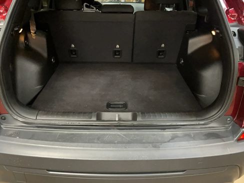 Used 2019 Jeep Cherokee Latitude w/ Cold Weather Group AWD/4WD image 15