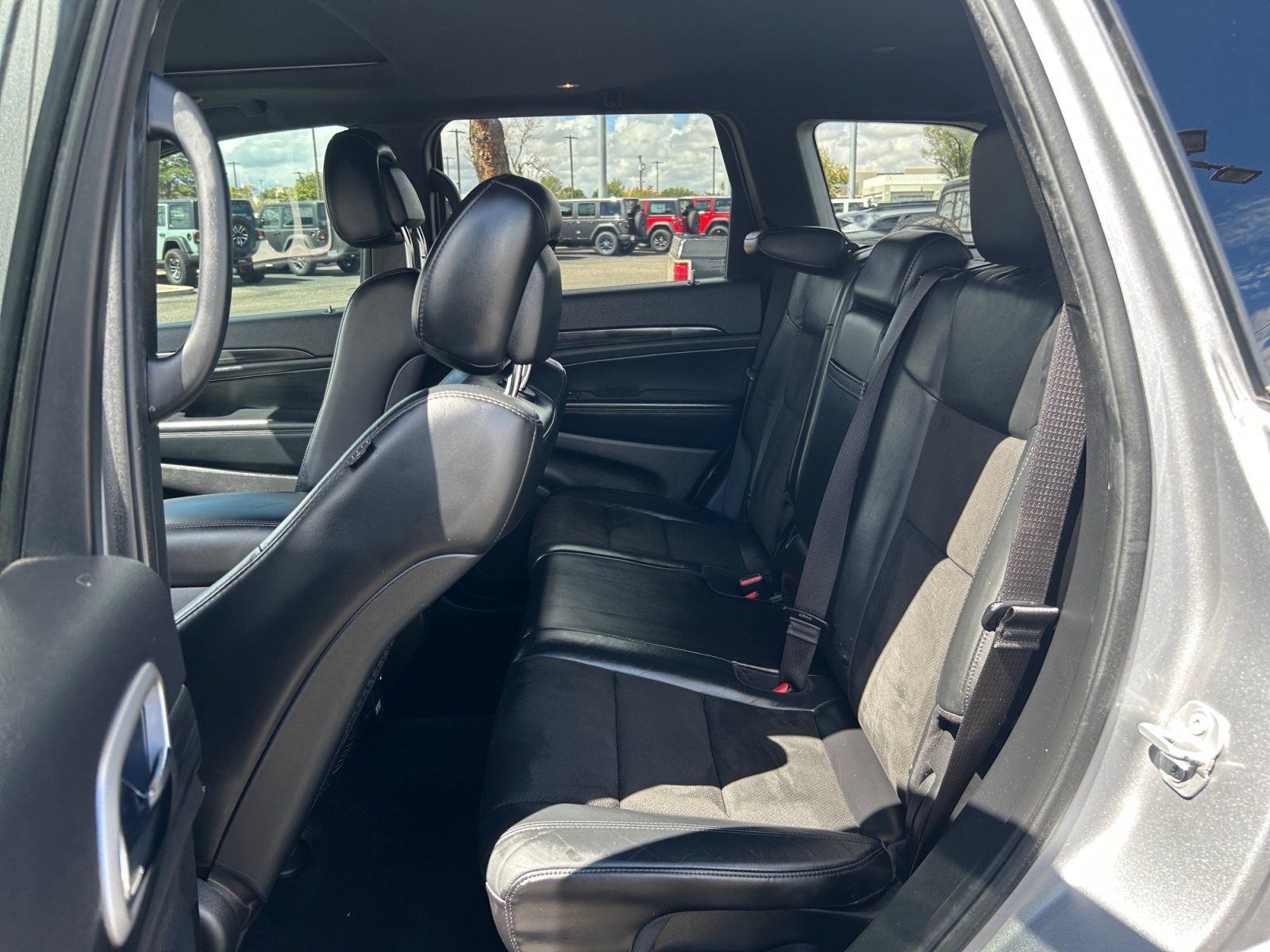 Used 2021 Jeep Grand Cherokee Laredo X AWD/4WD image 17