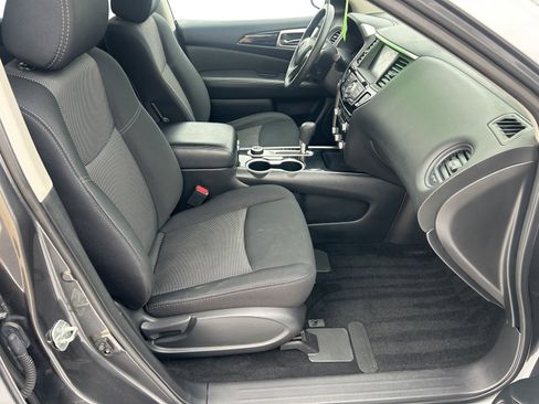 Used 2018 Nissan Pathfinder S image 11