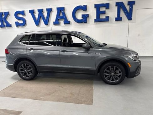 Certified 2023 Volkswagen Tiguan SE w/ Panoramic Sunroof Package AWD/4WD image 4