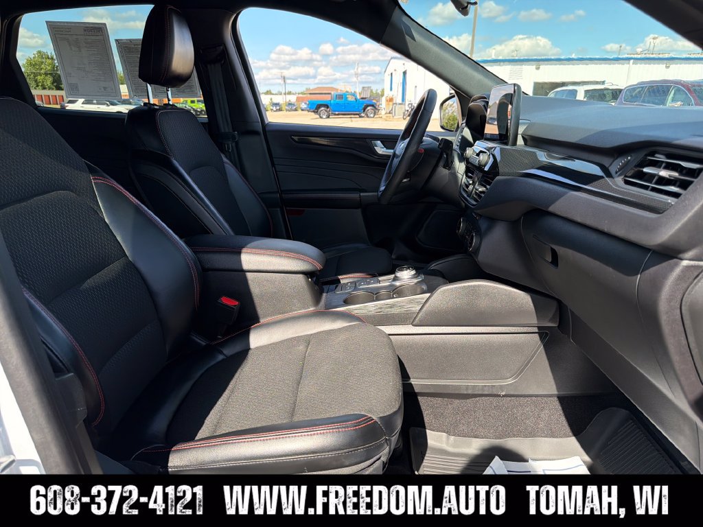 Used 2025 Ford Escape ST-Line Select AWD/4WD image 36
