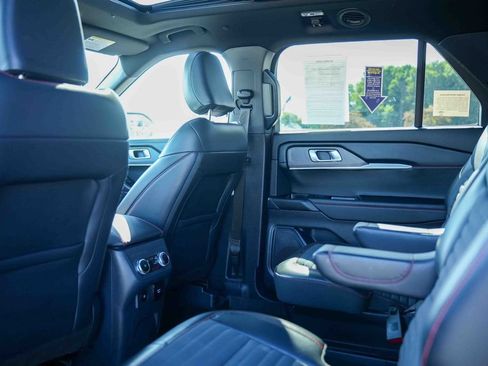Used 2025 Ford Explorer ST-Line w/ ST-Line Street Pack AWD/4WD image 25