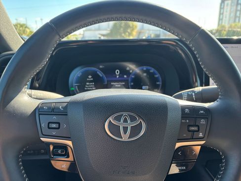 Used 2025 Toyota Crown XLE image 29