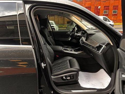 Used 2024 BMW X7 xDrive40i w/ Premium Package AWD/4WD image 14