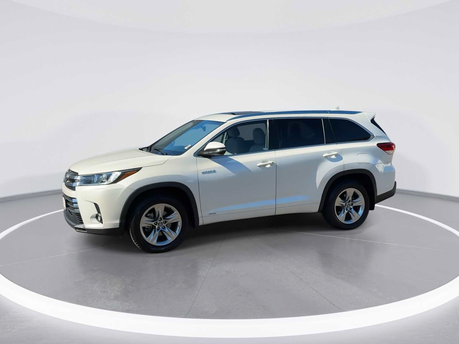 Certified 2019 Toyota Highlander Limited AWD/4WD image 4