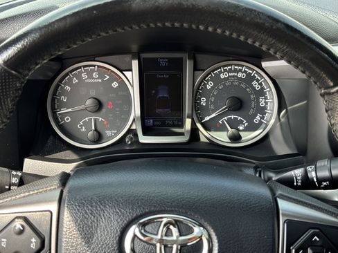 Used 2019 Toyota Tacoma Limited image 22