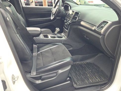 Certified 2021 Jeep Grand Cherokee Laredo X AWD/4WD image 7