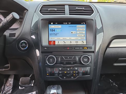 Used 2018 Ford Explorer XLT w/ Equipment Group 202A FWD image 24