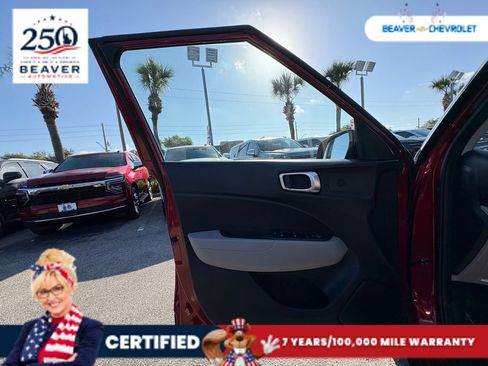 Used 2025 Hyundai Venue SEL FWD image 28