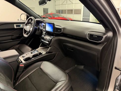 Used 2022 Ford Explorer ST-Line w/ Class IV Trailer Tow Package AWD/4WD image 40