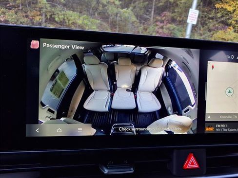 Used 2025 Kia Carnival EX image 21