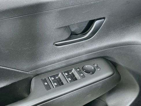 Used 2025 Hyundai Kona SEL FWD image 15