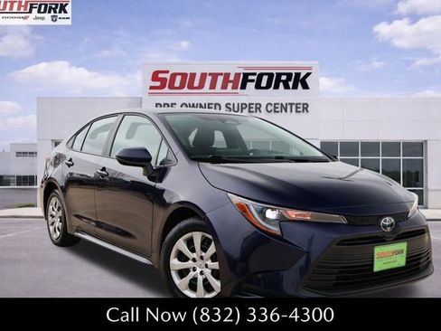 Used 2025 Toyota Corolla LE image 1