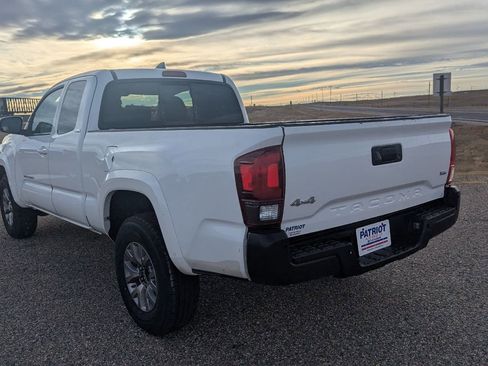 Used 2018 Toyota Tacoma SR5 image 3