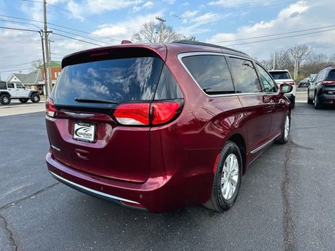 Used 2017 Chrysler Pacifica Touring-L FWD image 8