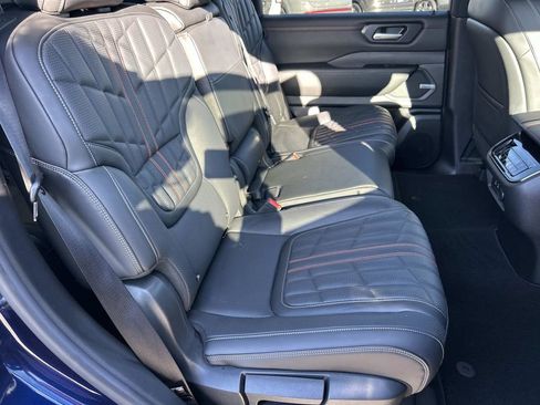 Used 2025 Nissan Armada PRO-4X image 29