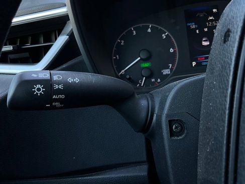 Used 2025 Toyota Corolla LE image 32